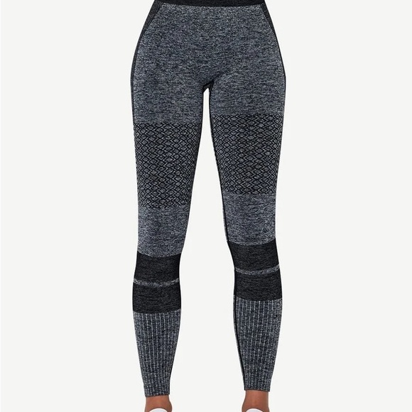 Seamless High Waist Yoga Leggings | Textured Stretch Workout Pants - Picture 5 of 6